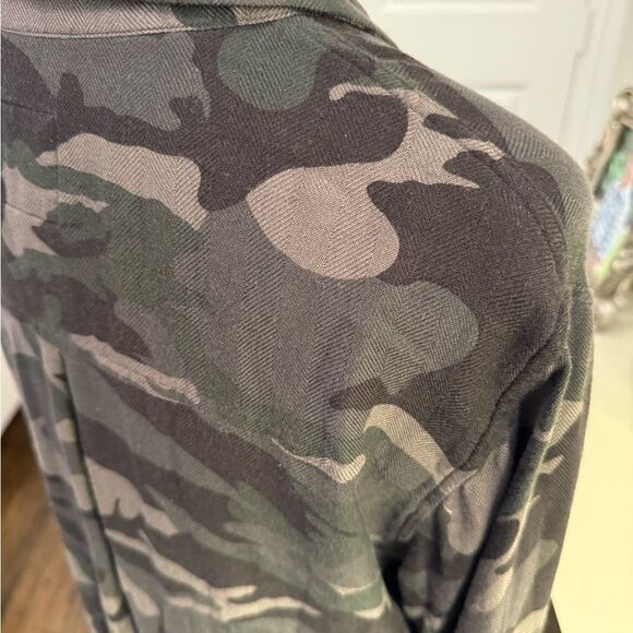Rails Hunter Camo Button Down Shirt-W7 - Picture 5 of 6